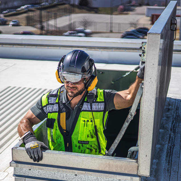 DEWALT Dielectric Cap Mount NRR 25 Earmuff
