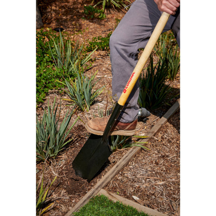 Corona SS 29000  Garden Spade - 11¾ Inch