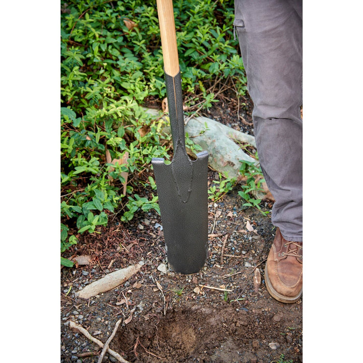 Corona SS 62010 Closed-Back Drain Spade Shovel, 14-Gauge, 30 in. Wood D-Grip Handle