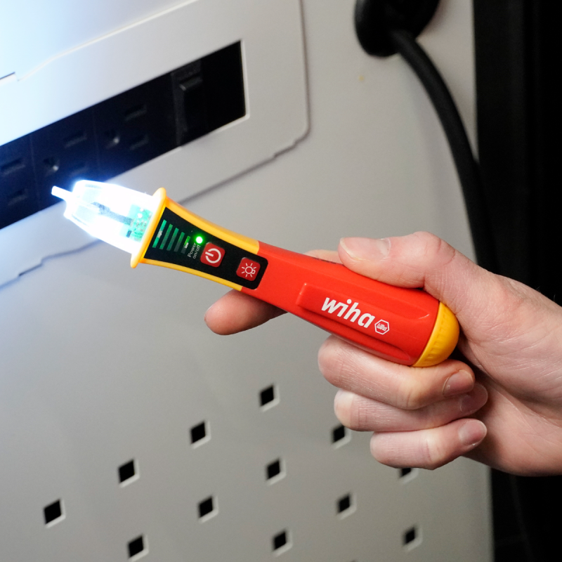 Wiha 25506 Non-Contact Voltage Tester with flash light Category IV 12-1000V AC