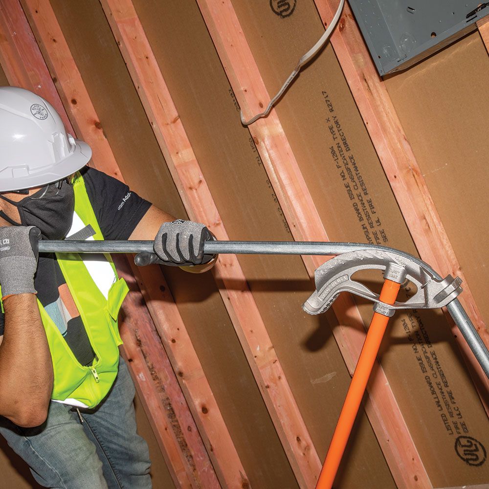 Klein Tools 51607 Aluminum Conduit Bender 3/4-Inch EMT, Wide Foot Pedal, Benchmark Symbols and  Angle Setter Technology