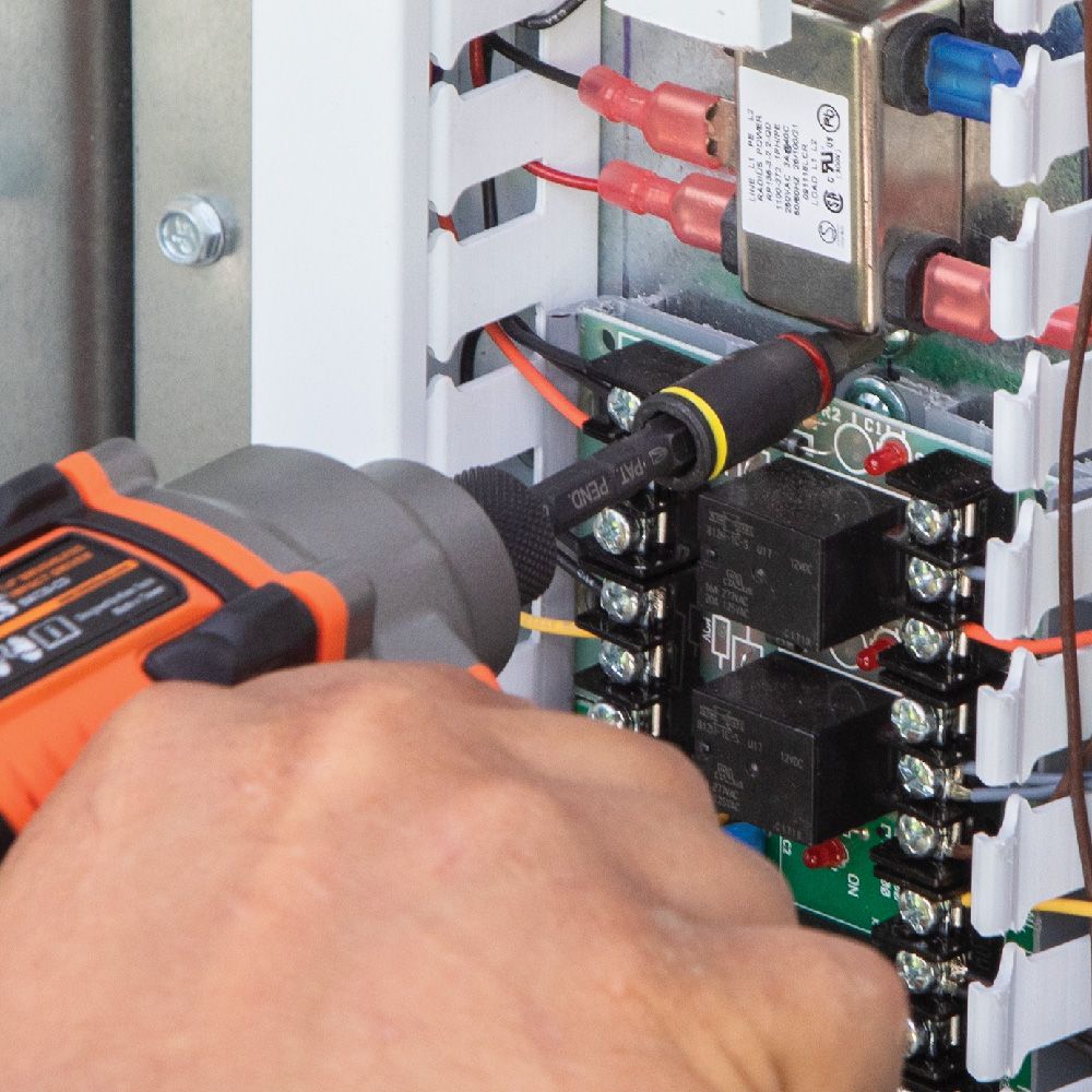 Klein Tools 32766 3-in-1 Impact Flip Socket, 1/4-Inch, 5/16-Inch, 3-Inch Length