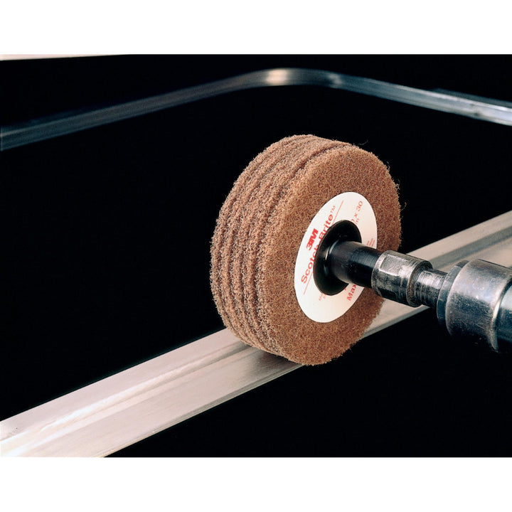 Scotch-Brite Cut and Polish Disc, CP-DC, A/O Medium, 5 in x NH