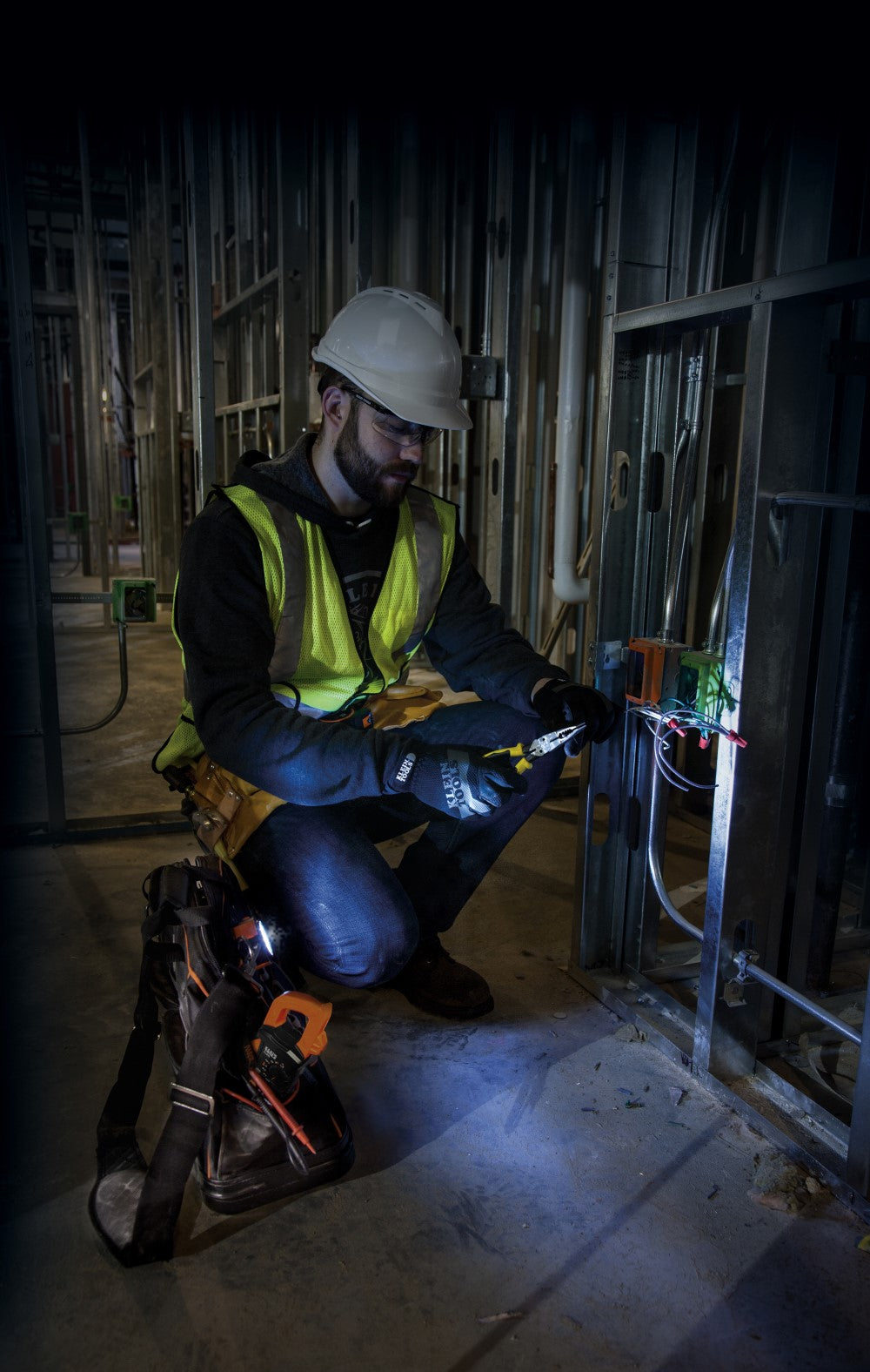 Klein Tools CL600 Digital Clamp Meter AC Auto-Ranging 600A