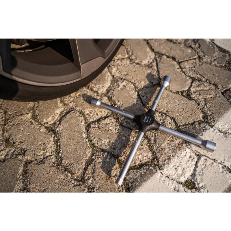 Hazet 705V-02 Four-Way Rim Wrench, 17 x 19 x 22 mm Outside Hex, 12.5mm (1/2") Square