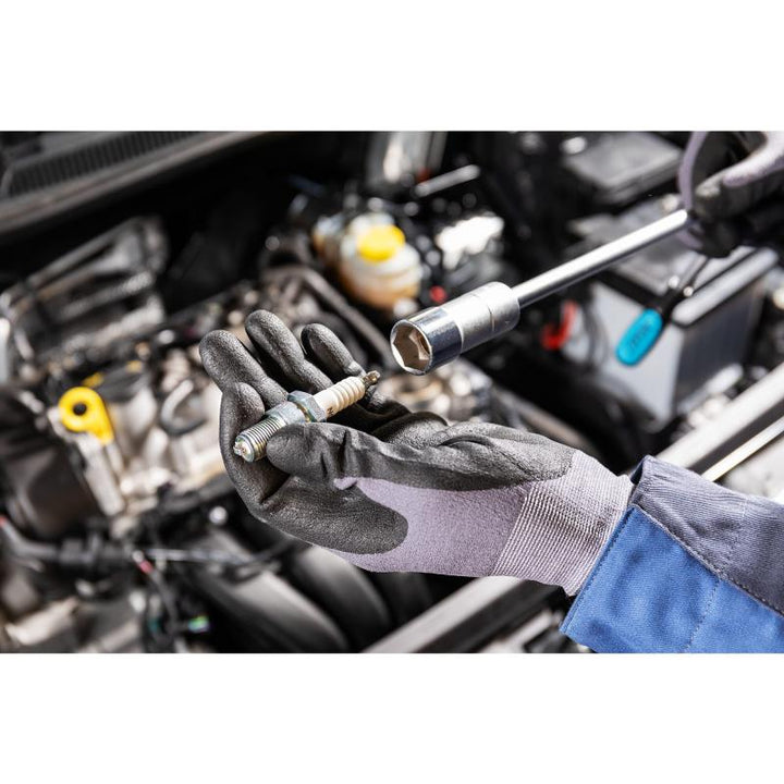 Hazet 880KF Spark Plug Socket, 10mm (3/8") Square Drive, 20.8mm (13/16") Hex