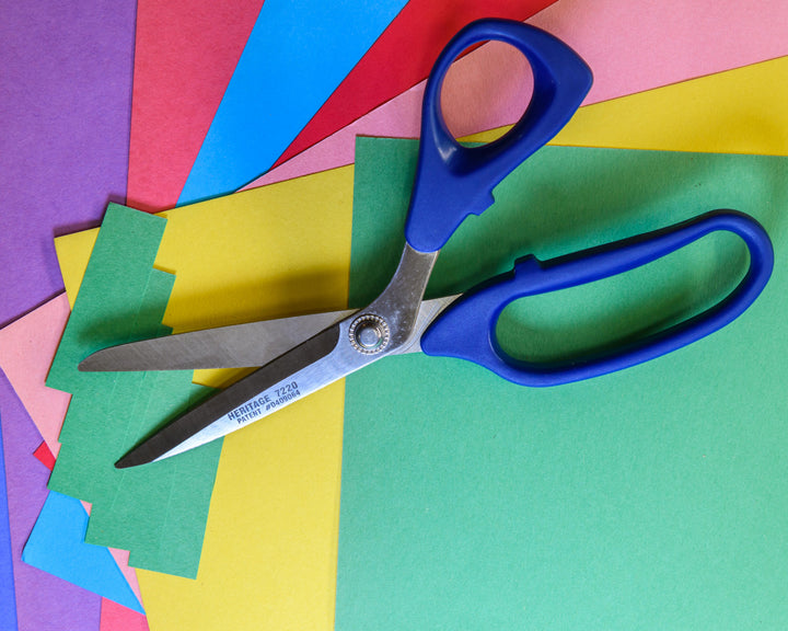 Heritage Cutlery 7220 8 7/8'' SS Bent Trimmer / Plastic Ambidextrous Handle