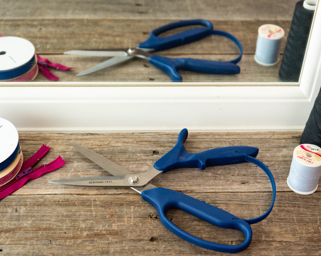 Heritage Cutlery 7231 9 1/4'' SS Bent Poultry Shear/Straight Top Handle/ Self Opening