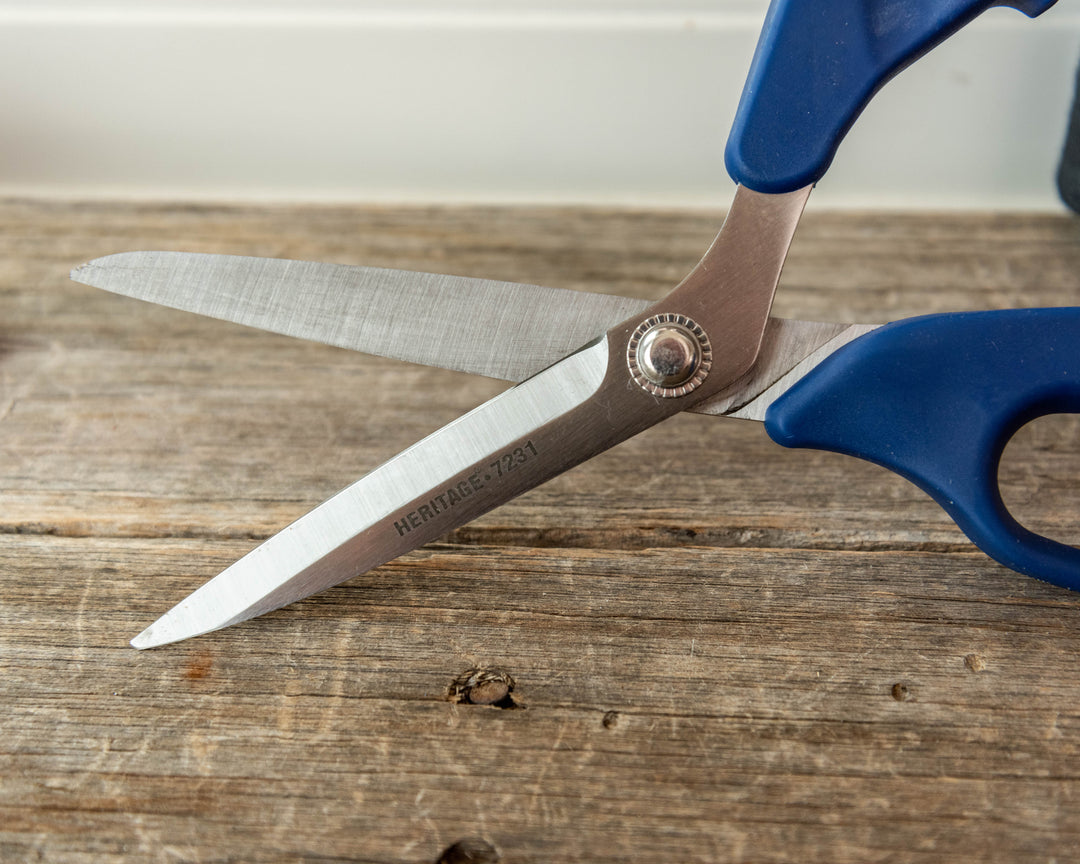 Heritage Cutlery 7231 9 1/4'' SS Bent Poultry Shear/Straight Top Handle/ Self Opening