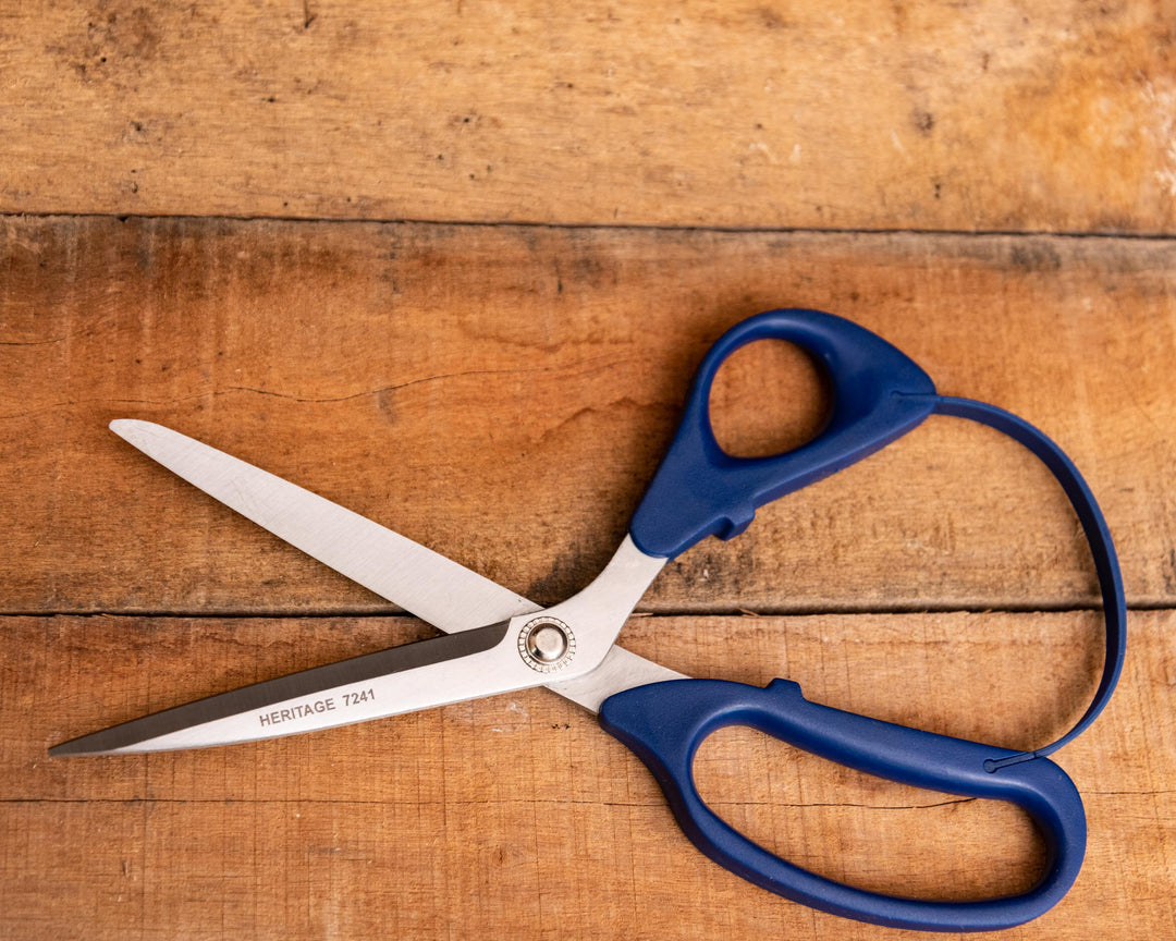 Heritage Cutlery 7241 9 1/2'' Ergo Shear With Strap