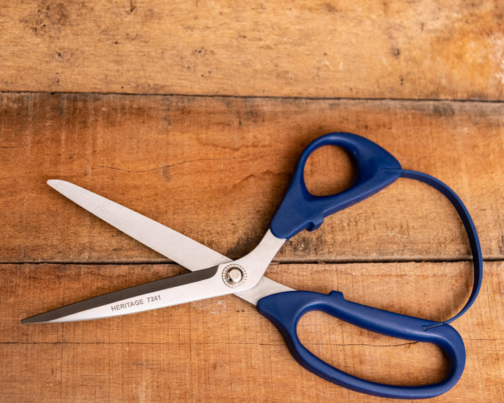 Heritage Cutlery 7241 9 1/2'' Ergo Shear With Strap