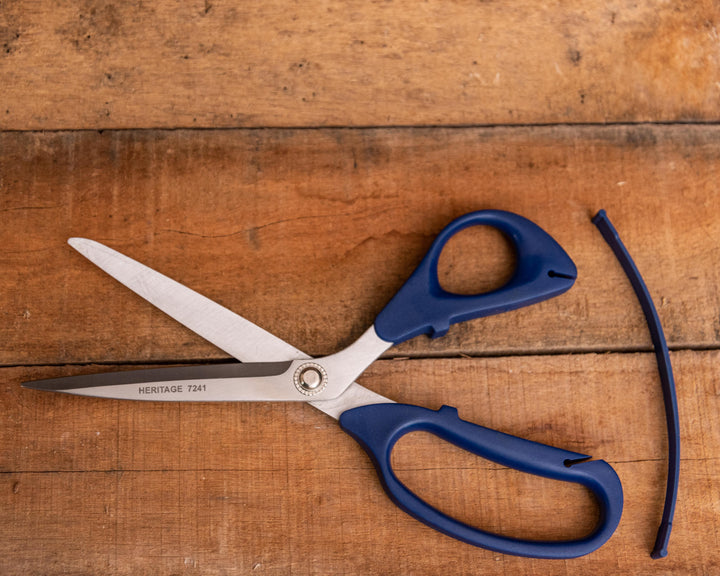 Heritage Cutlery 7241 9 1/2'' Ergo Shear With Strap