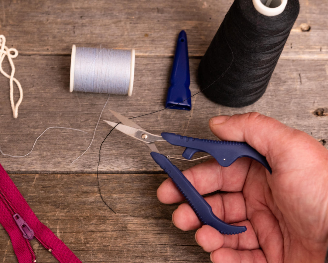 Heritage Cutlery VP51 5'' Spring Loaded Embroidery Nipper / Curved Blades