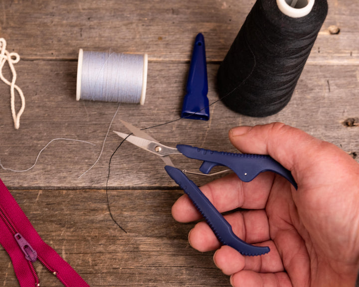 Heritage Cutlery VP51 5'' Spring Loaded Embroidery Nipper / Curved Blades