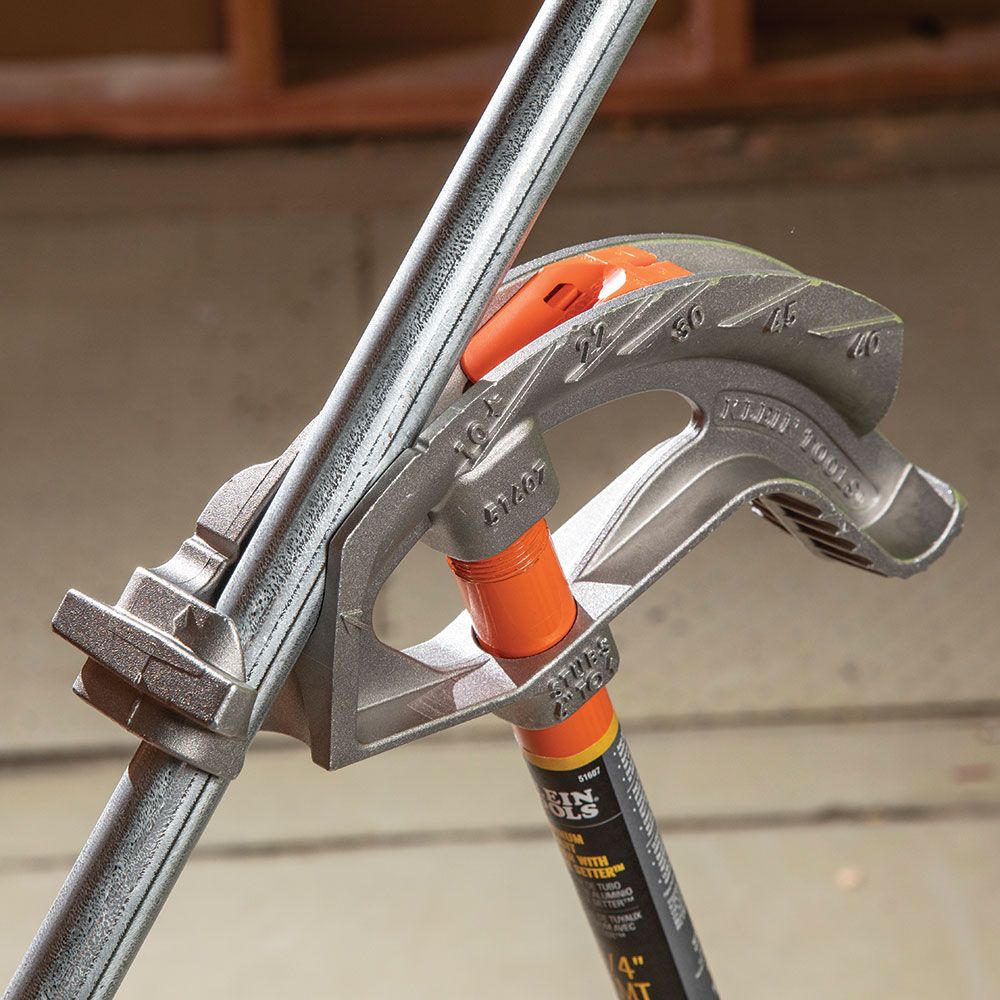 Klein Tools 51607 Aluminum Conduit Bender 3/4-Inch EMT, Wide Foot Pedal, Benchmark Symbols and  Angle Setter Technology